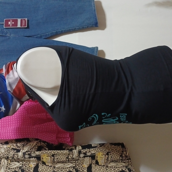 Womens t-shirt in size s p ch in a beautiful black polyester and cotton - Picture 3 of 6